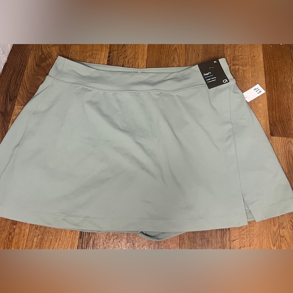 GapFit NWT sage skort sage green XL
